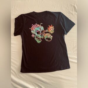 Rick and Morty shop, Black Short Sleeve Tee with Colorful Skull Graphic size L